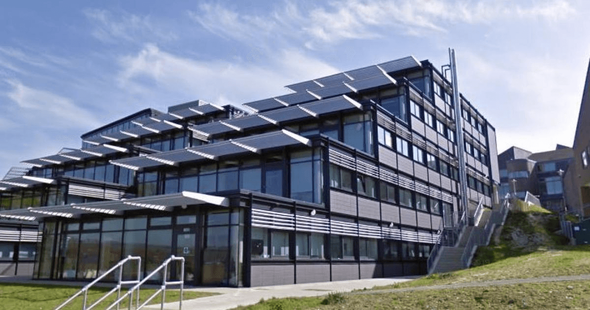 https://a.storyblok.com/f/286728423687045/1200x630/9e61c46b8b/bru_school-campus-2.png