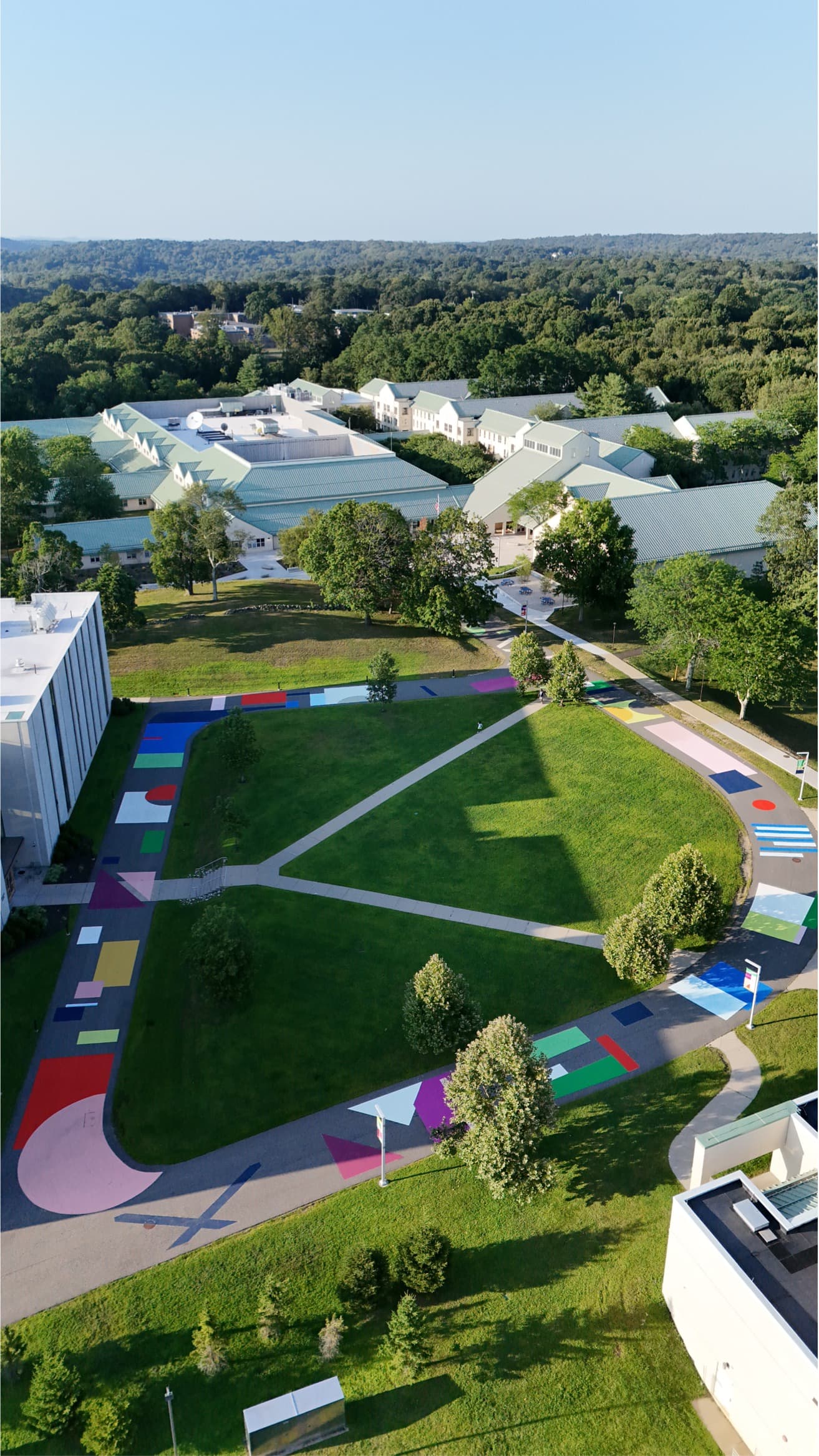 https://a.storyblok.com/f/286728423687045/1313x2333/51280ea3b8/nyt_outside_drone-3.jpg