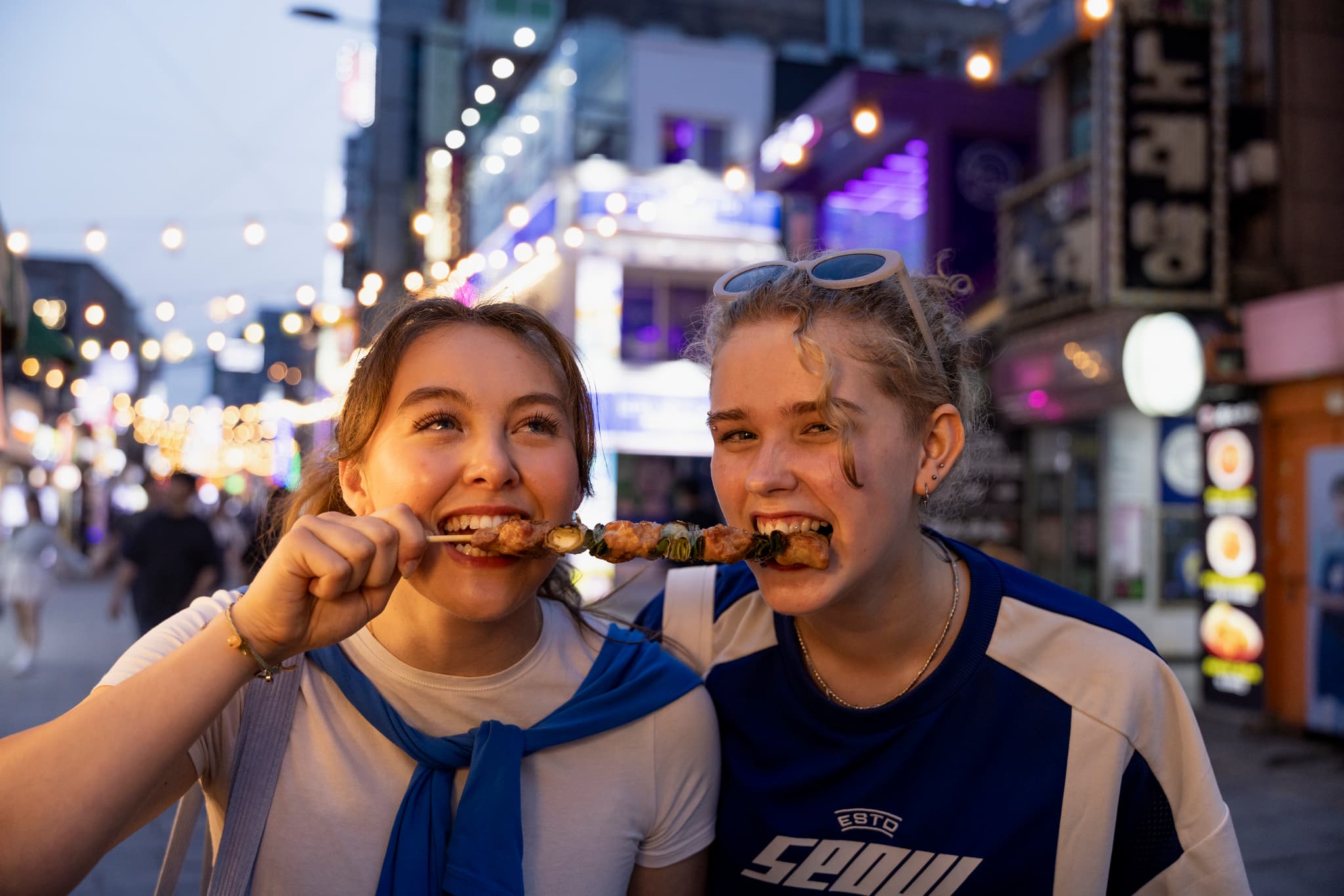 https://a.storyblok.com/f/286728423687045/2048x1366/40be4fc157/sel_-street-food.jpg