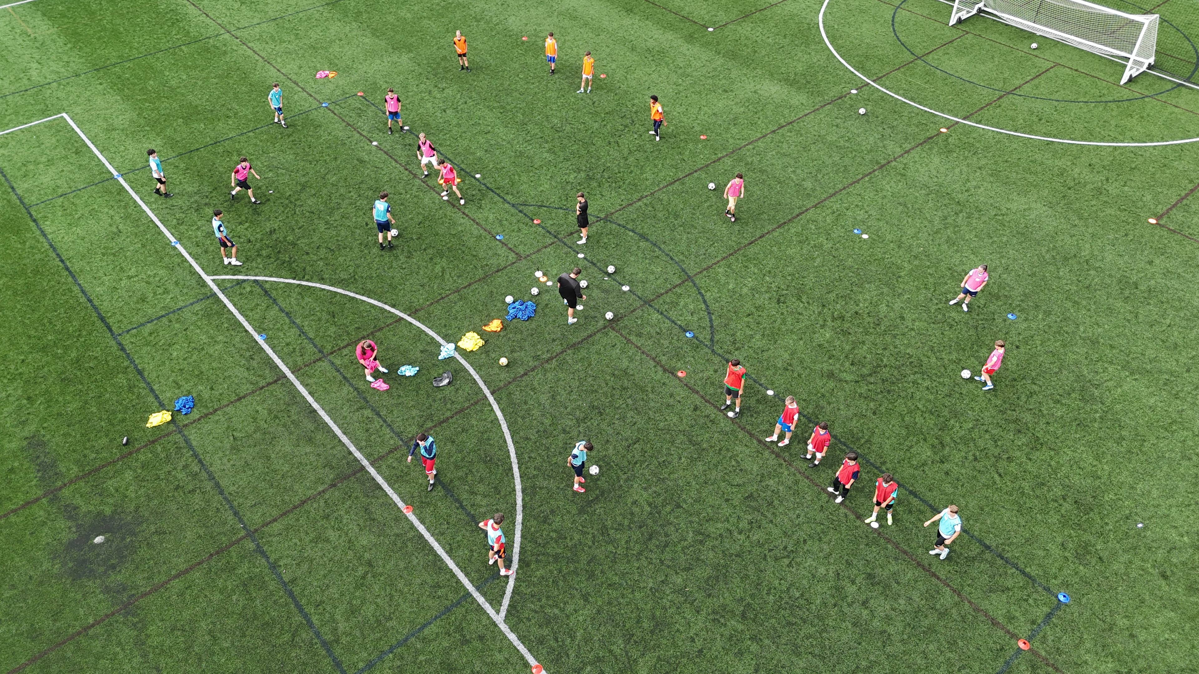 https://a.storyblok.com/f/286728423687045/4032x2268/5efb6de48e/tor_football_drone3.jpg