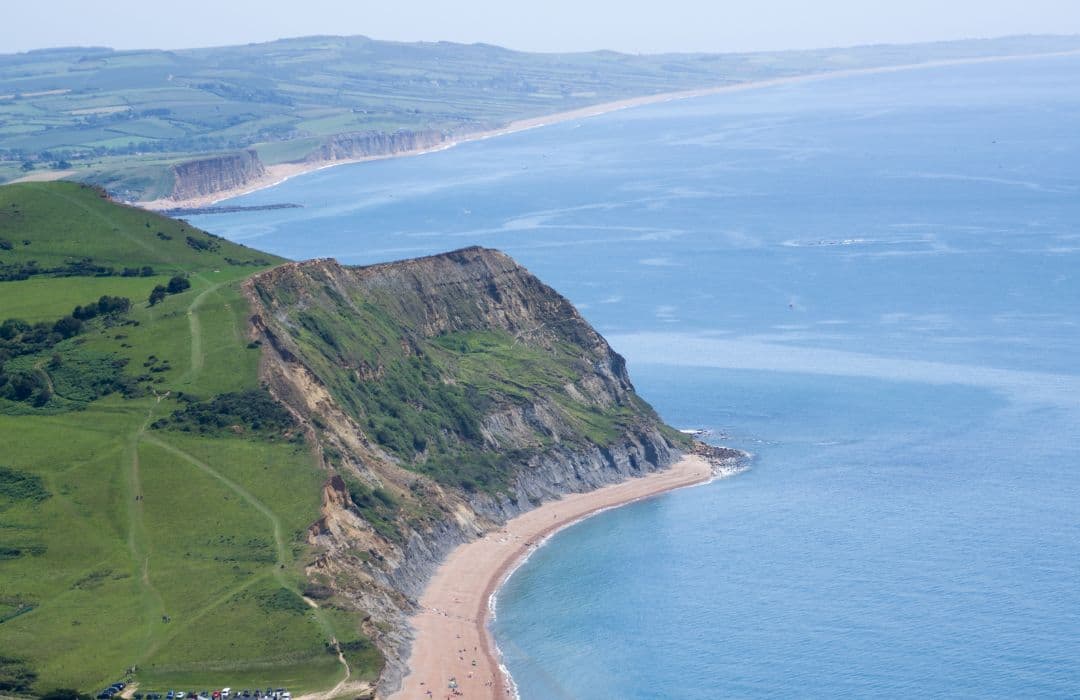 https://a.storyblok.com/f/286728423687045/1080x700/9bec159f47/bms_jurassic-coast.jpg