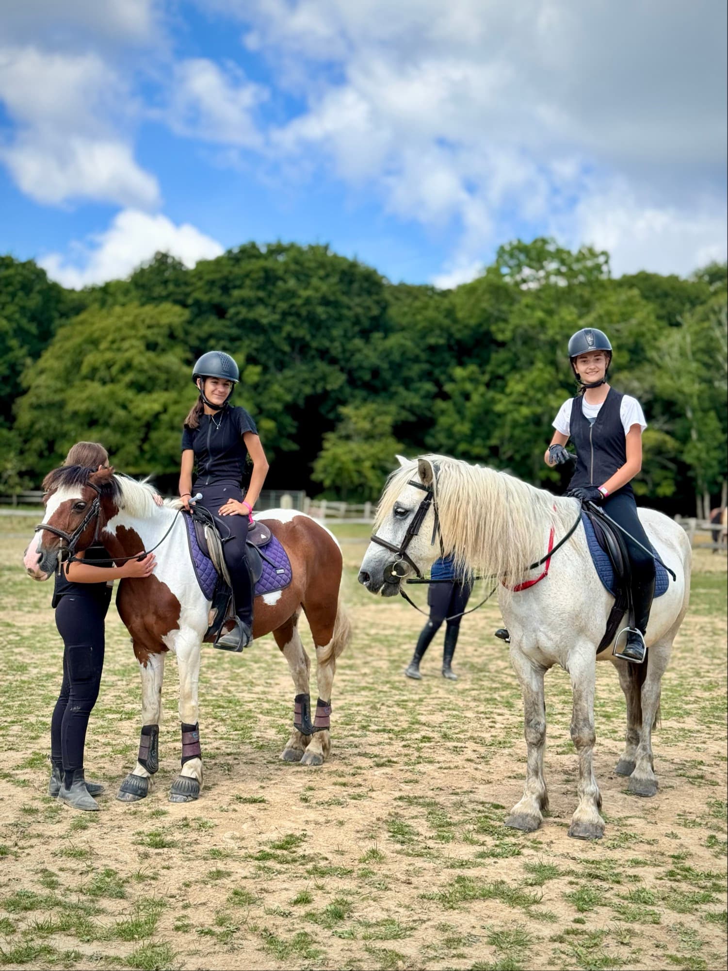 https://a.storyblok.com/f/286728423687045/1501x2001/09f7dee8e5/eas_horseridingcamp_1.jpg