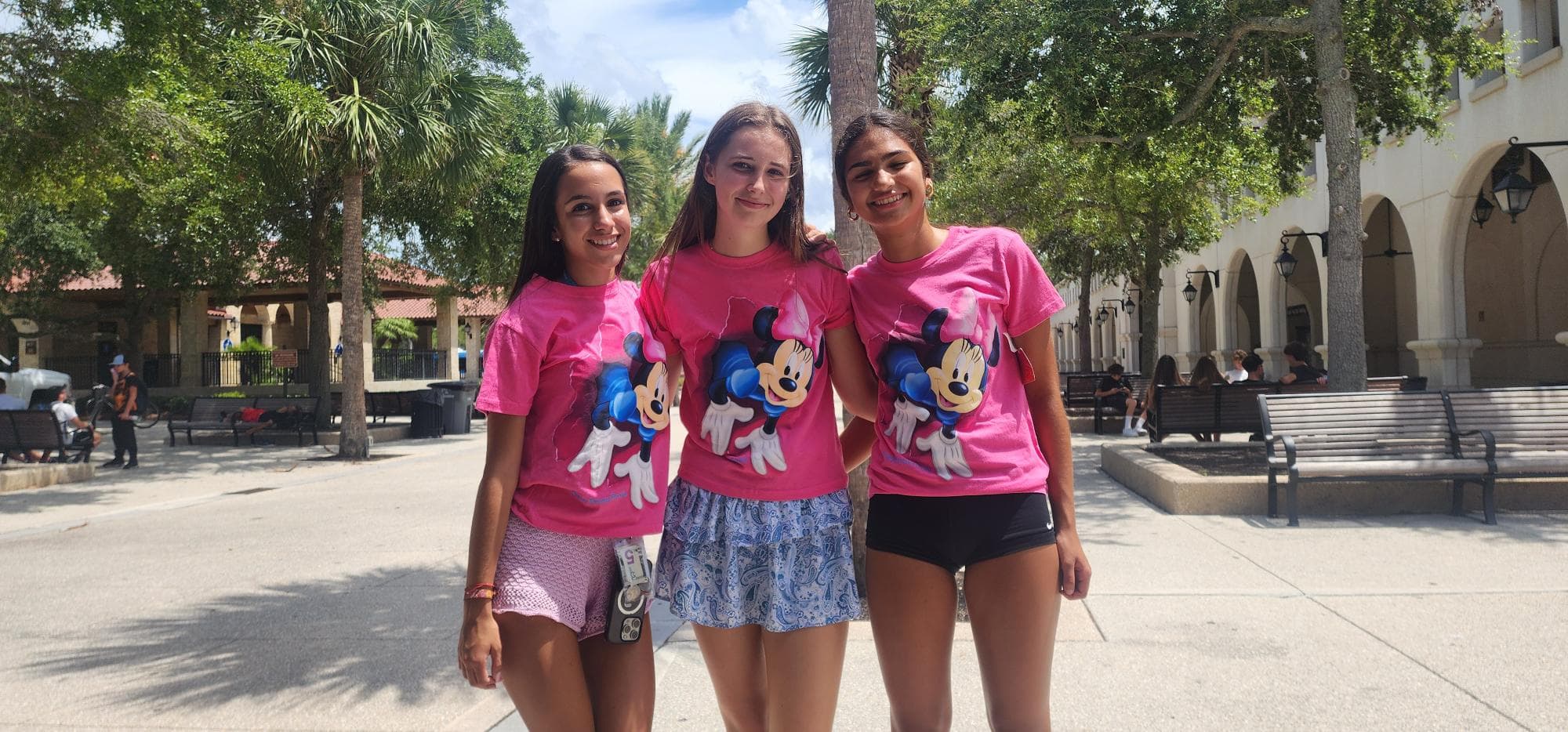 https://a.storyblok.com/f/286728423687045/2000x934/5bd608747b/fla_shopping.jpg
