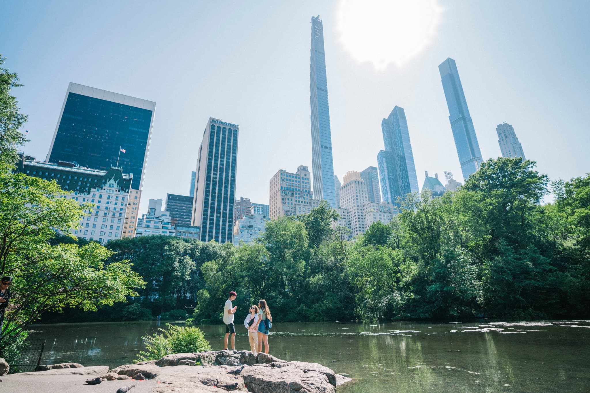 https://a.storyblok.com/f/286728423687045/2048x1365/b657898442/nyc_central-park.jpg