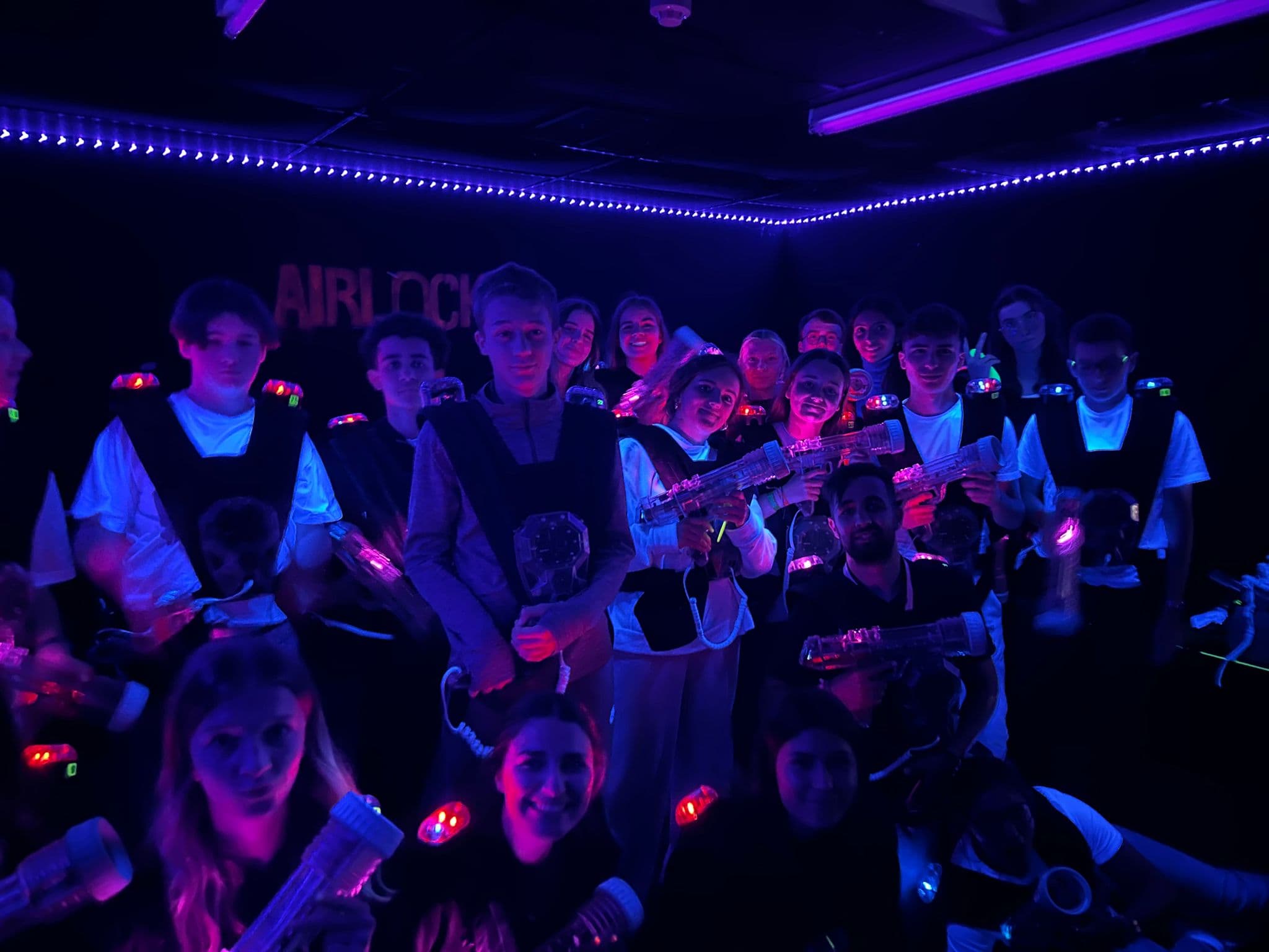 https://a.storyblok.com/f/286728423687045/2048x1536/e6166da521/bms_laserquest.jpeg