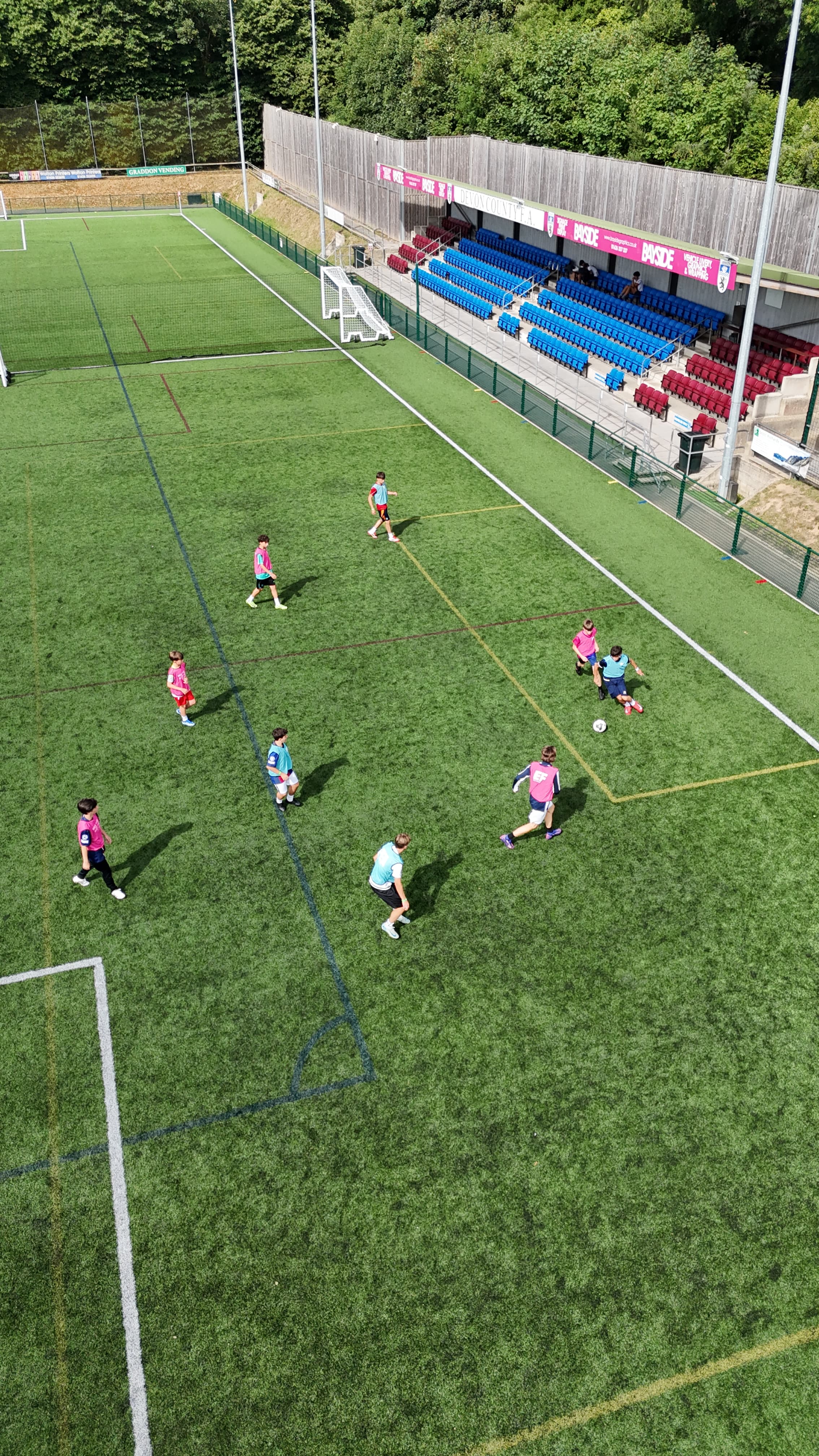 https://a.storyblok.com/f/286728423687045/2268x4032/c3d4e97dd6/tor_football_drone2.jpg