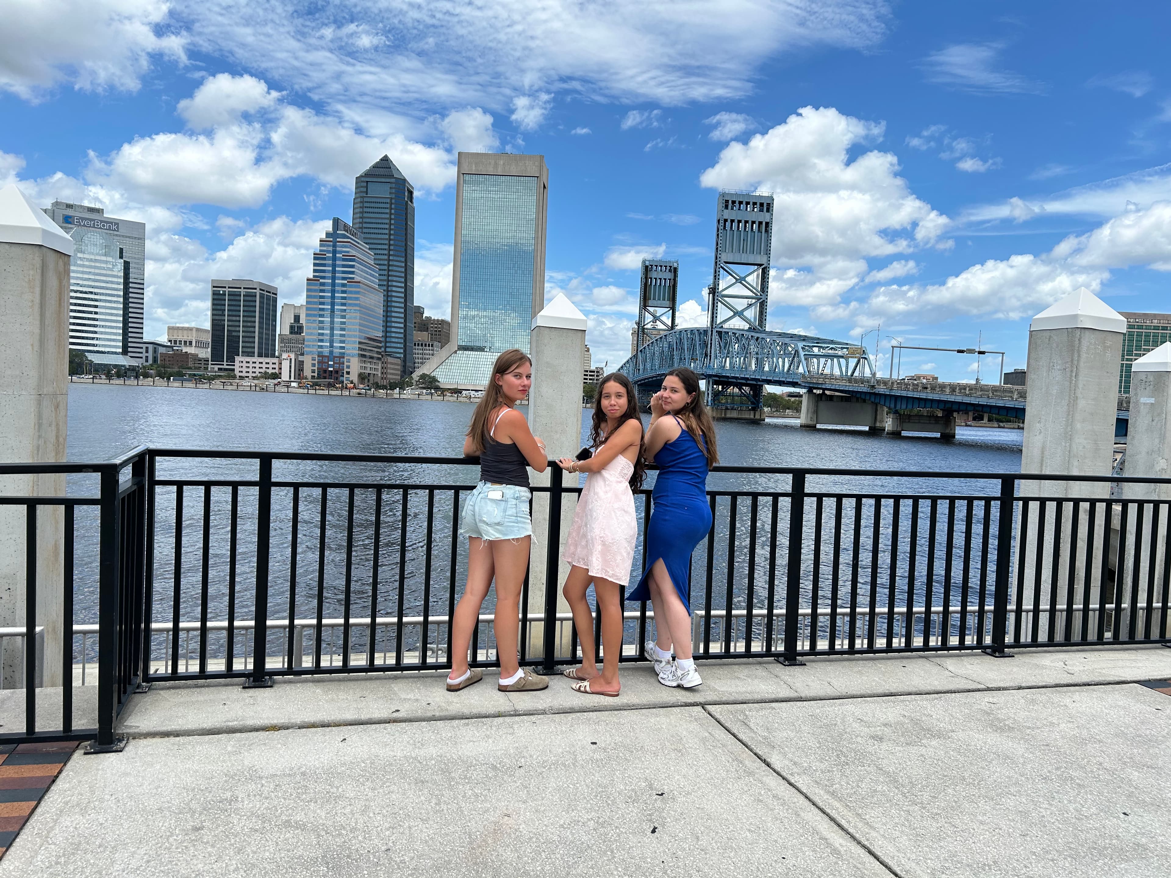 https://a.storyblok.com/f/286728423687045/4032x3024/01960bc578/fla_citytour.jpg