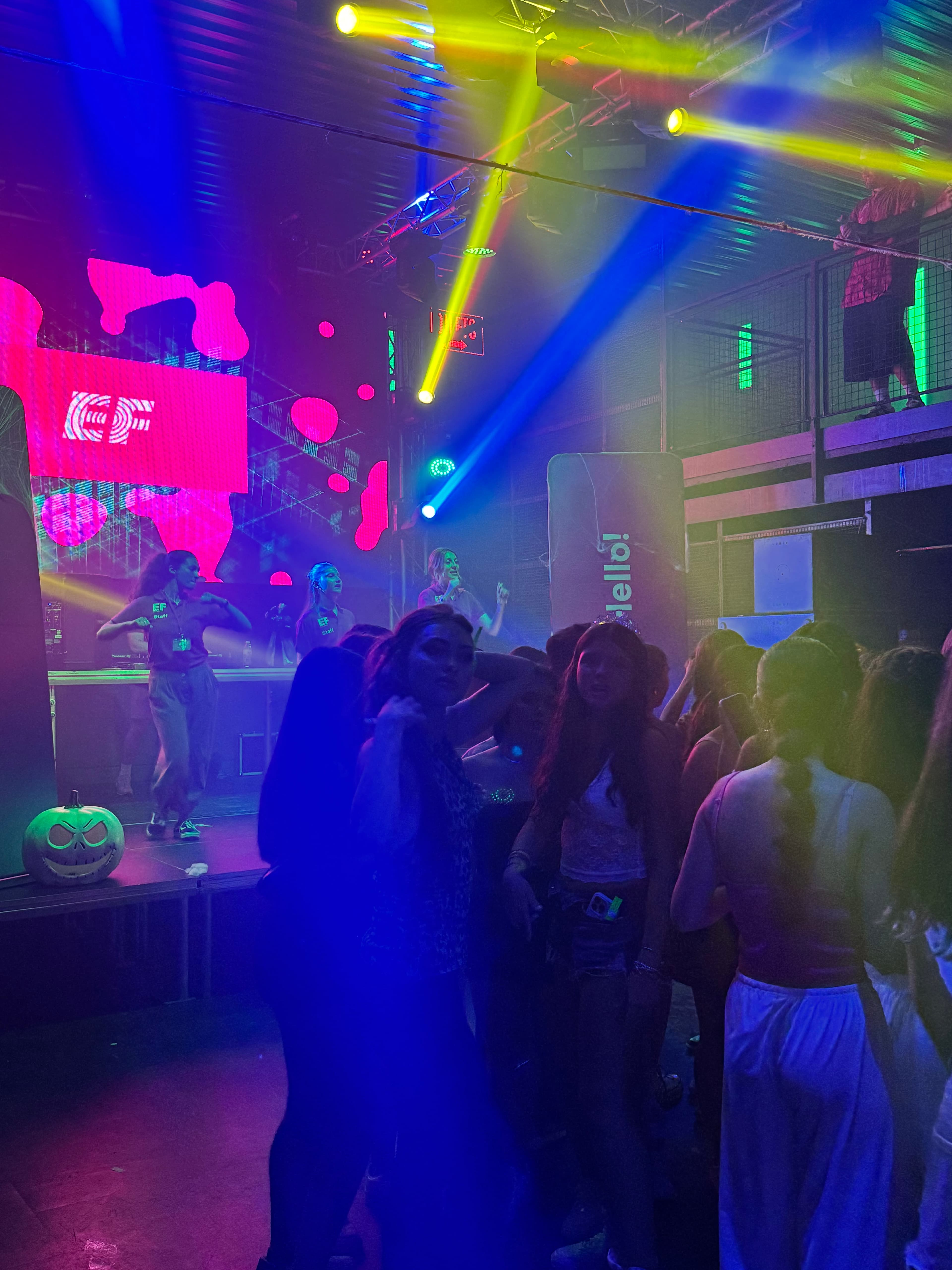 https://a.storyblok.com/f/286728423687045/4284x5712/8b848f25da/tor_disco.jpg