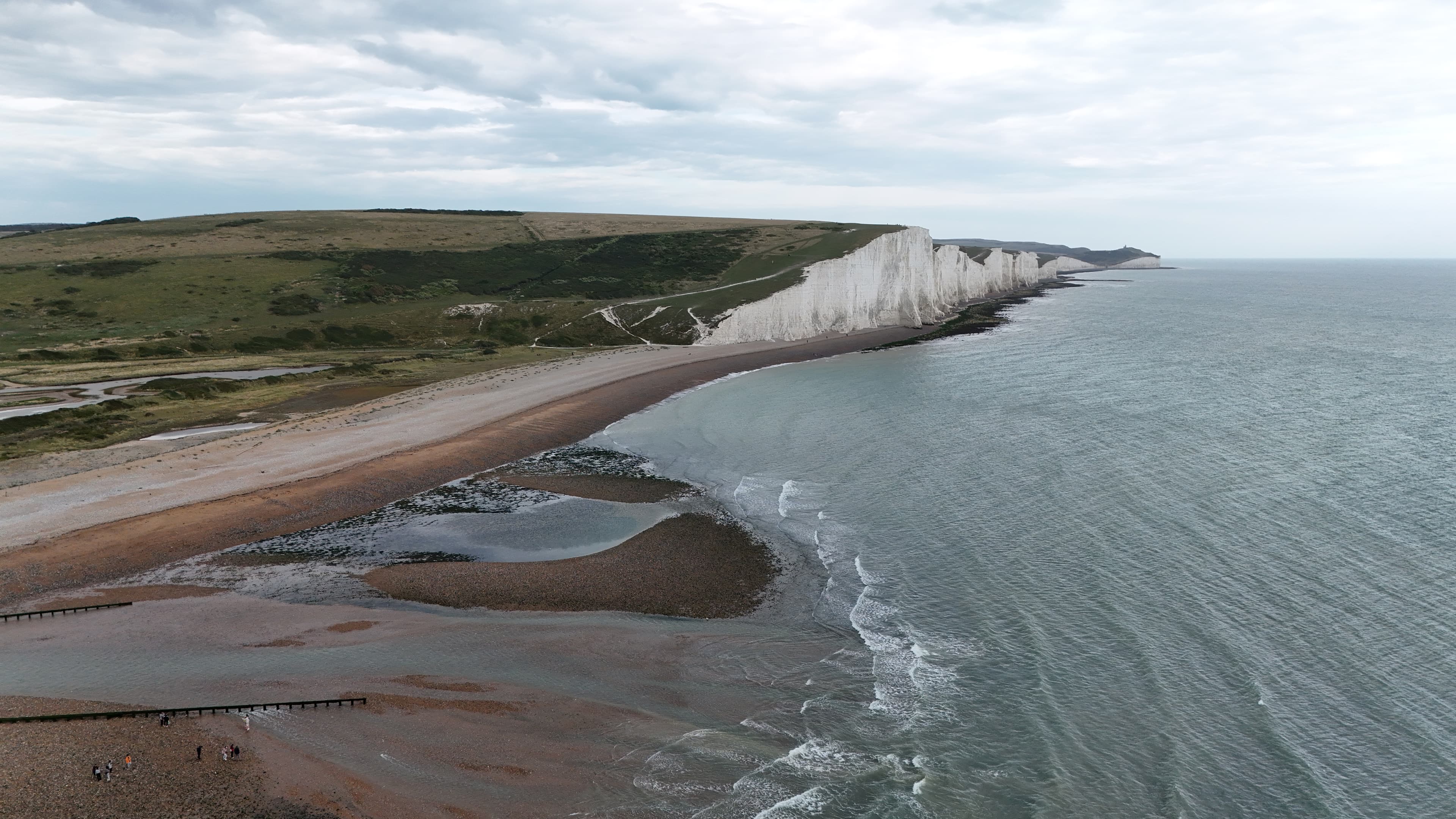 https://a.storyblok.com/f/286728423687045/8064x4536/8ef2f01317/eas_sevensisters_drone.jpg