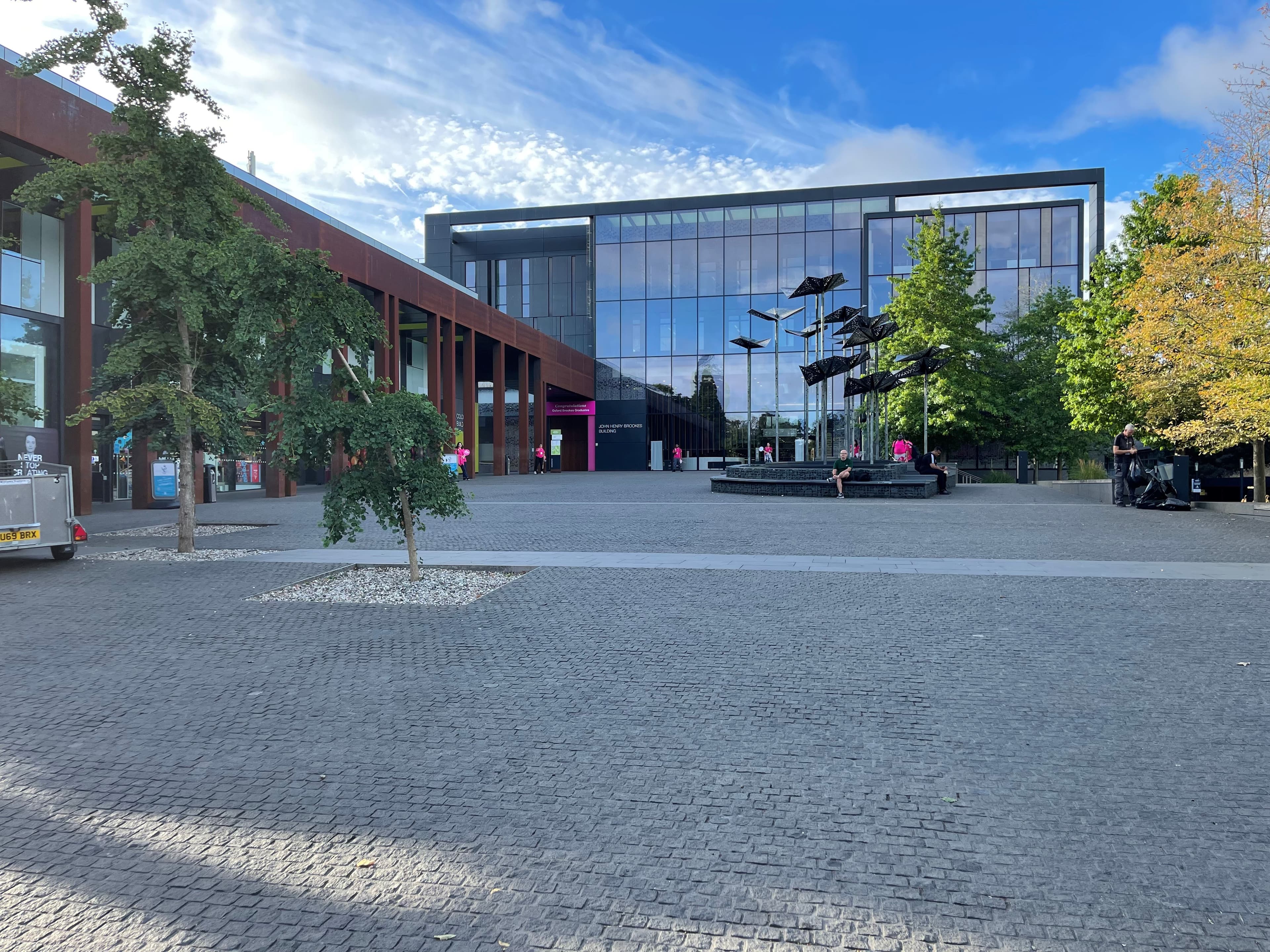 https://a.storyblok.com/f/286728423687045/4032x3024/d666056424/oxb-school-1.jpg